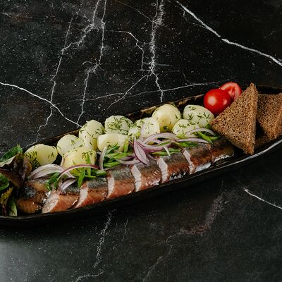 Сельдь с ароматным картофелем в Бумбараш по цене 600 ₽