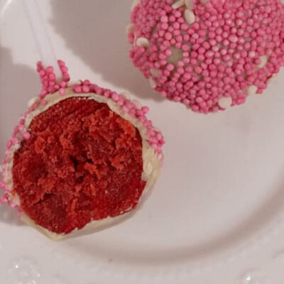 Кейк-попс Клубничный в Пекарня Буханка по цене 135 ₽