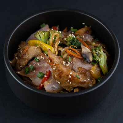 Яичная лапша с копченостями в Pho Tom по цене 490 ₽