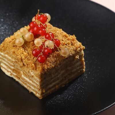 Домашний медовик в Марсала по цене 370 ₽