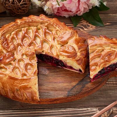 Пирог со смородиной в Ватруш пекарня-кондитерская по цене 890 ₽