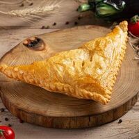 Слойка с курицей и сыром в Пекарня Баклажан