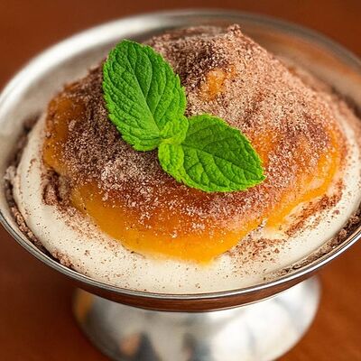 Творожный мусс с апельсиновым джемом и шоколадомв Брускетта по цене 465 ₽