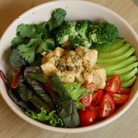 Салат с рисом и курицей каррив Ptitim