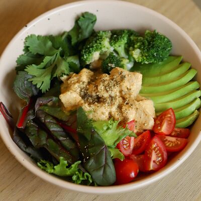 Салат с рисом и курицей каррив Ptitim по цене 550 ₽