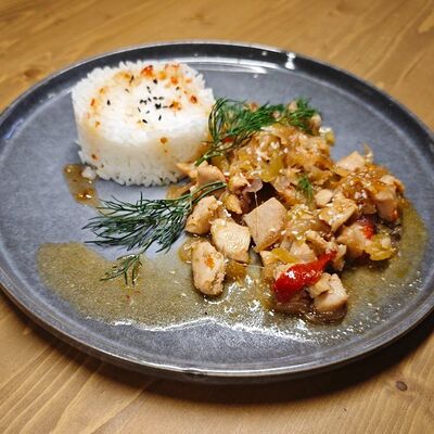 Курица со сладким перцем и с рисом в ATLAS BY CUISINE по цене 580 ₽