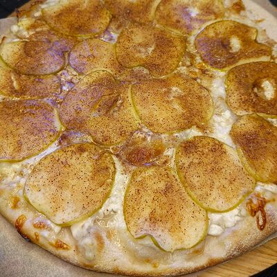 Пицца Яблоко-корица в Хомячок по цене 780 ₽