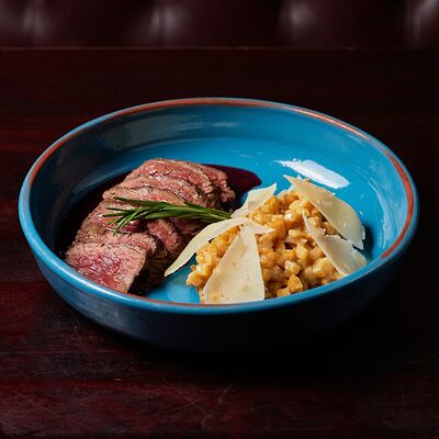 Ростбиф с ризотто из корня сельдеря в Lions Head по цене 1260 ₽