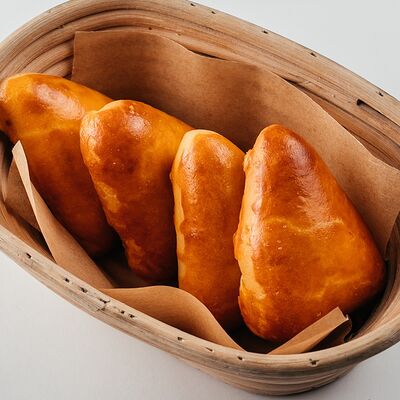 Пирожки с тунцом и яйцом в Магадан по цене 90 ₽