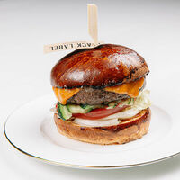 Бургер в традиционном стиле в Beefzavod