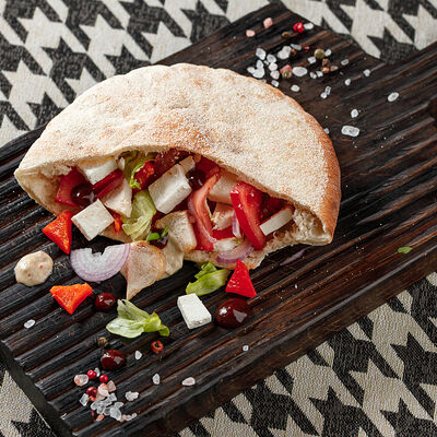 Пита с курицей гриль и овощами в Лебовски Пицца и Боулинг по цене 470 ₽