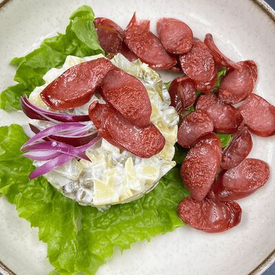 Теплый салат с охотничьими колбаскамив Кафе Тепло по цене 459 ₽