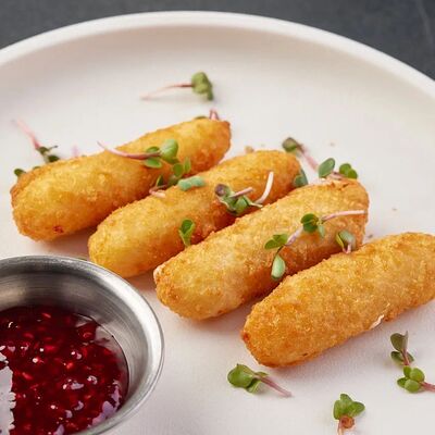 Сырные палочки с малиновым джемомв По Чесноку по цене 516 ₽