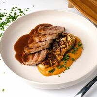 Говяжий язык, овощное карри, баклажан в Leto