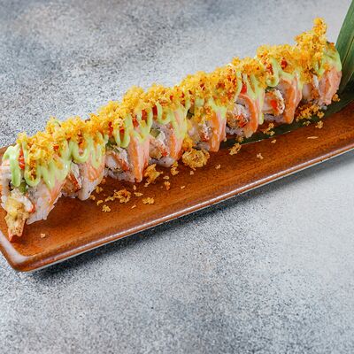 Опаленный ролл с креветкой темпура и сладким соусом васаби в Benshi по цене 870 ₽