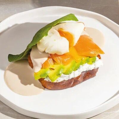 Тост-бриошь с лососем в Studio по цене 690 ₽