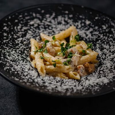 Паста с курицей и грибами в Marrakesh lounge по цене 520 ₽