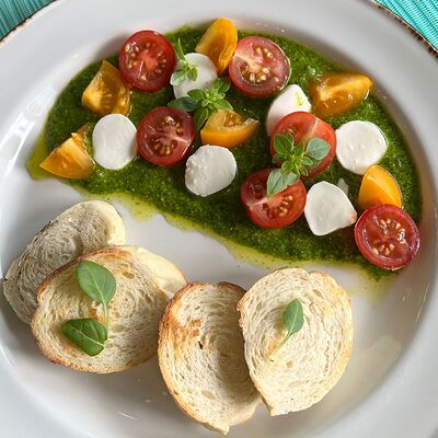 Капрезе с соусом из рукколы в Полианто по цене 250