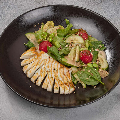 Салат с командорским кальмаром и ореховым дрессингом в Family Grill по цене 560 ₽