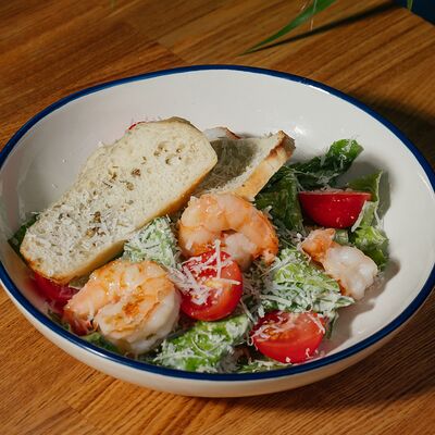 Цезарь с креветками в Cream Soda по цене 740 ₽