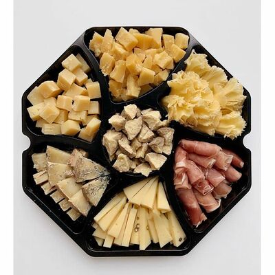Сырная тарелка Фуди в Скажите сыр! по цене 3350 ₽