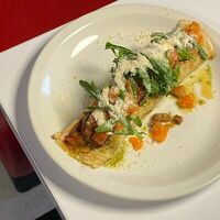 Блинчики с болтуньей, томатной сальсой и тартаром из лосося в Буффет