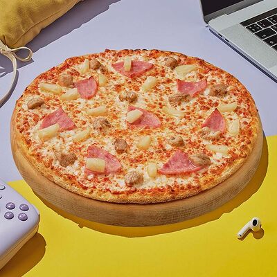 Пицца Гавайская на тонком тесте 30 см в Dostaевский по цене 688 ₽