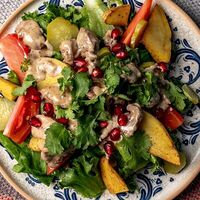 Салат с куриной печенью в сливочном соусе в Нино