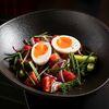 Дачный салат из овощей, яйцо всмятку, зелень в Мясная карта по цене 845