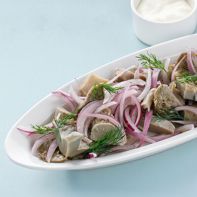 Грузди белые с крымским луком и сметаной в Терраса по цене 1050 ₽