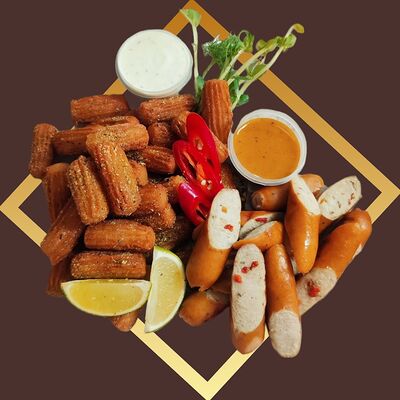 Сет-чуррос с куриной колбаской и вялеными томатами в Churreria Comida Mexicana по цене 25 р.