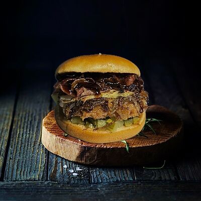 Бургер Курочка конфи в Мякоть по цене 850 ₽