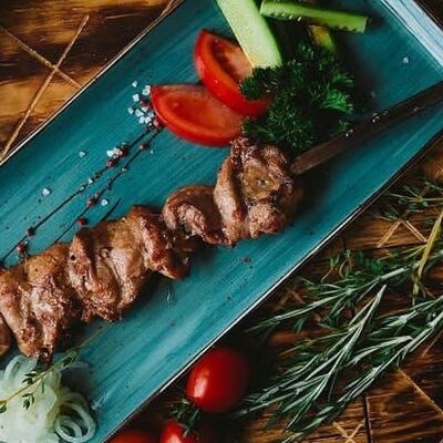 Шашлык из Бедра Цыпленка в Йохан-Пивохан по цене 860 ₽