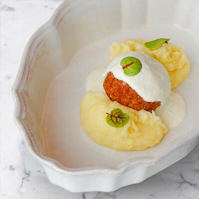 Котлетка из индейки с картофельным пюре в Monica по цене 390 ₽