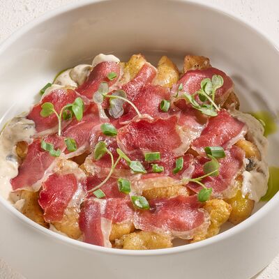 Картофельные ньокки с хамоном из утки и муссом из угря в Olivas по цене 719 ₽