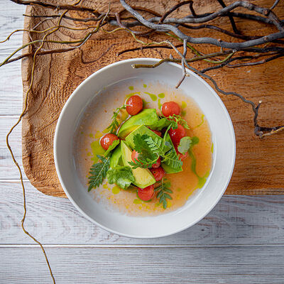 Салат из помидоров умами и авокадо в VASILCHUKI Chaihona №1 по цене 550