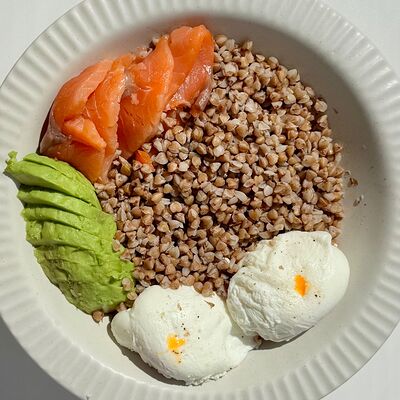 Grechka с лососем и авокадо в Grechka по цене 650 ₽