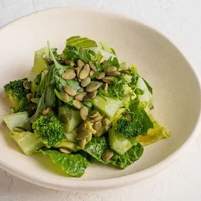 Зеленый салат с авокадо в Bistro Pizzateca 9.8 по цене 800 ₽