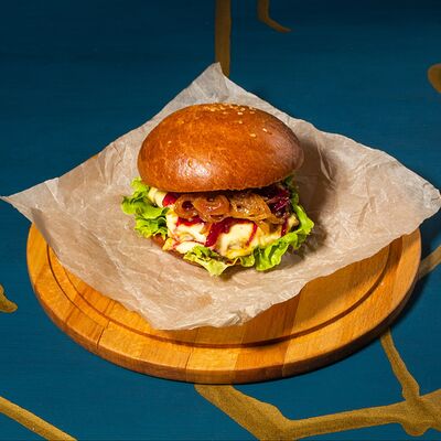 Бургер с говядиной в Dolce Vita по цене 540 ₽