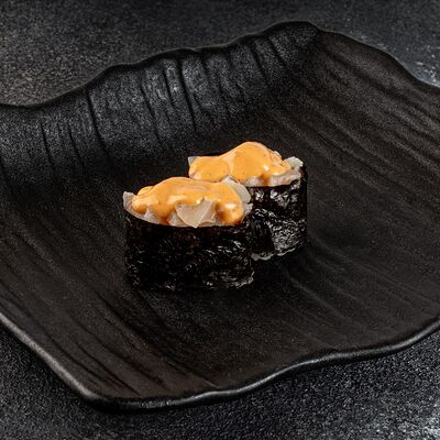 Гункан спайси с гребешком в Мацумото по цене 390 ₽