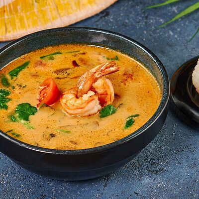 Суп Том Ям с тигровыми креветками карри в Pho Bo и Том Ям по цене 529 ₽