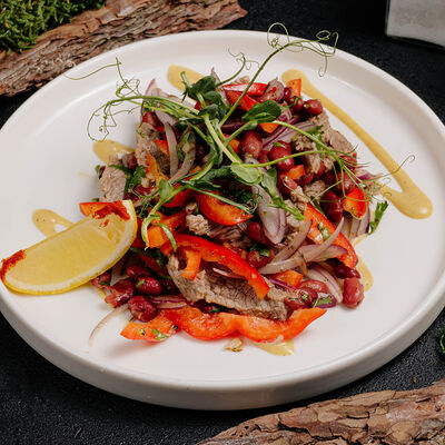 Охотничий салат с томленой говядиной в Реконструкция по цене 720 ₽