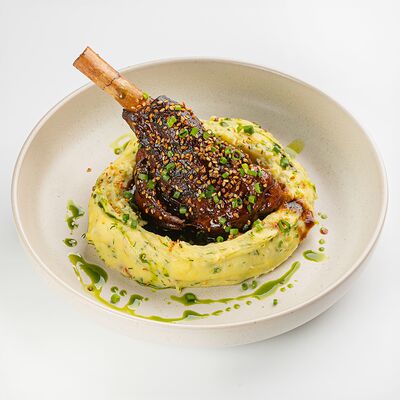 Томленая голень с пюре из картофеля в Южанин по цене 246000 сум