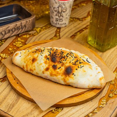 Кальцоне Болоньезе в Iris по цене 450 ₽