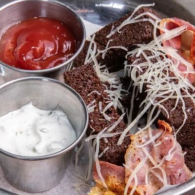 Гренки с сыром и беконом в The Kabak по цене 620 ₽