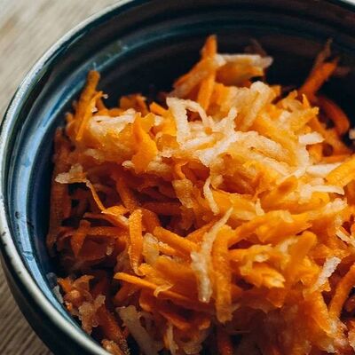 Салатик с морковью и яблоком в Мацони по цене 150