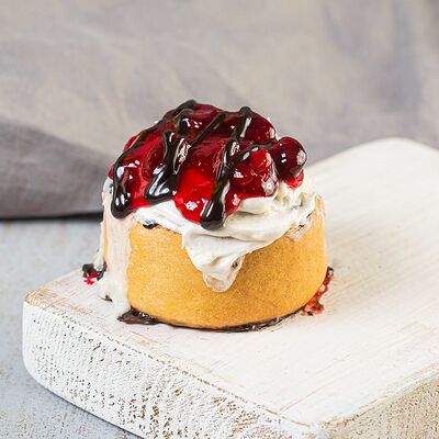 Вишнёвый мини-шокобон в Cinnabon по цене 225
