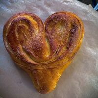 Булочка Сердечко в Золотая хлебница