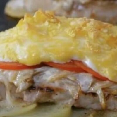 Мясо по-французски в Люкс кафе по цене 500 ₽