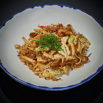 Удон с цыплёнком в ЛукоСу по цене 515 ₽